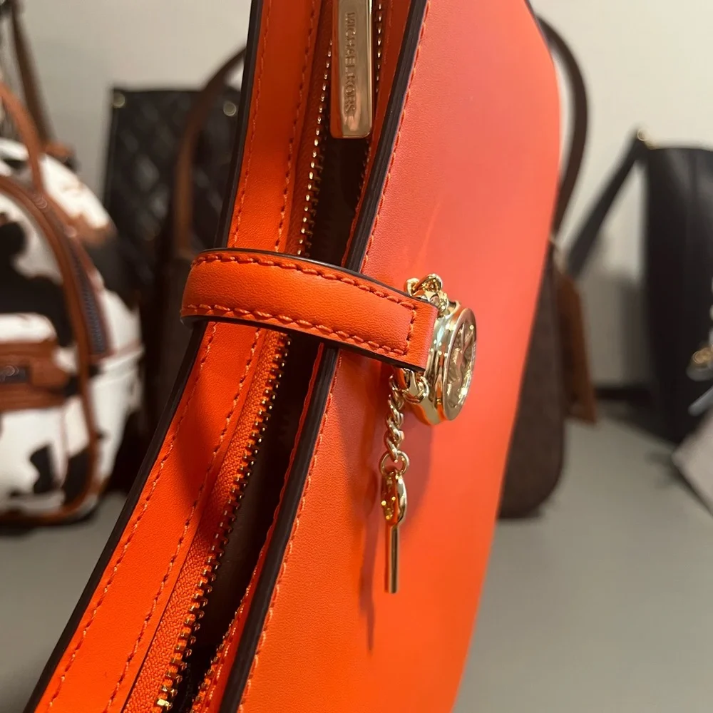 Michael Kors Orange Shoulder Bag with Metallic Clasp - Picture 4 of 4